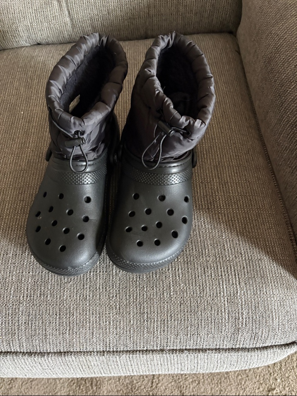 Crocs booties black